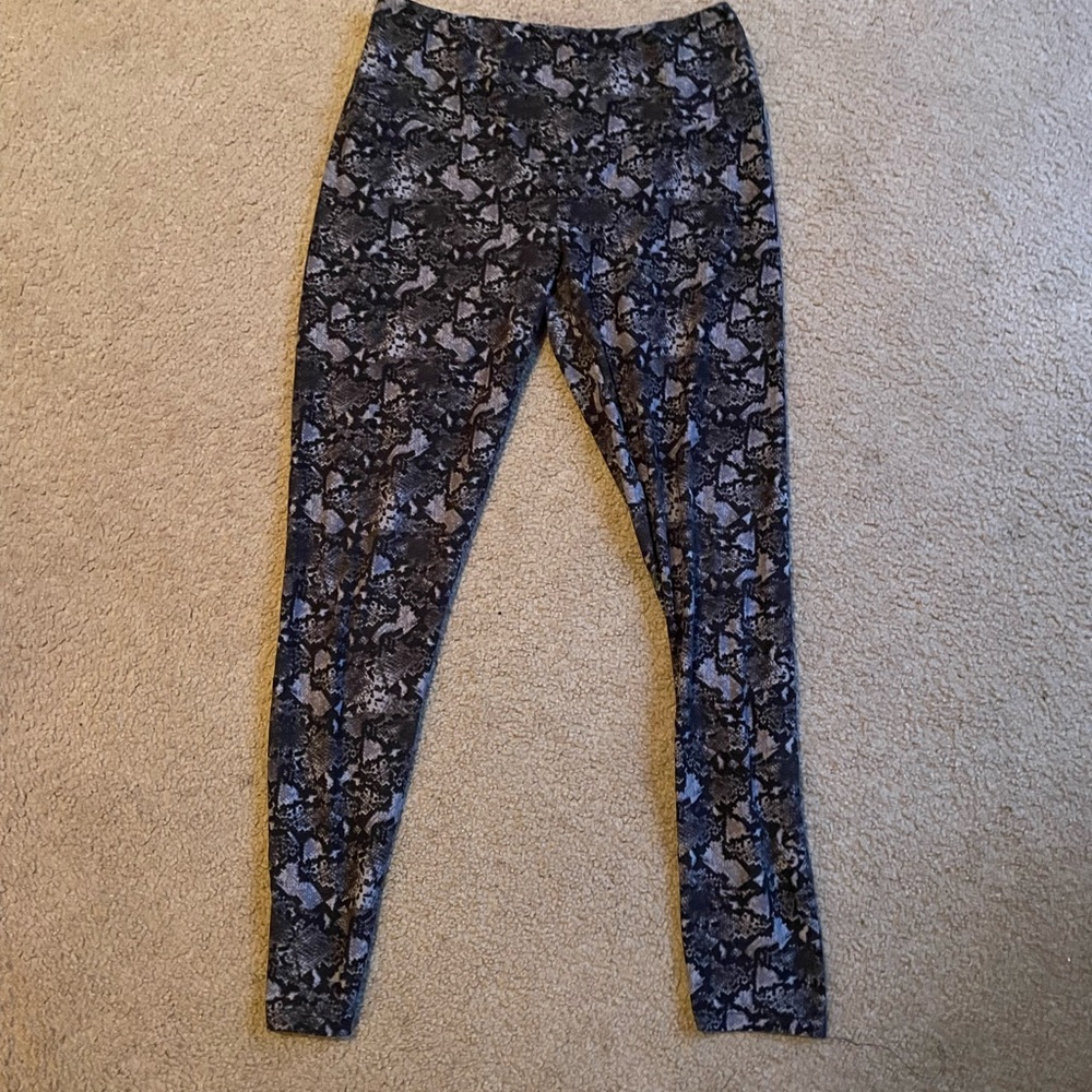 No Comment NY LA Snakeskin Womens
Large leggings